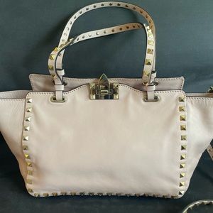 Valentino Garavani SMALL PINK GRAIN CALFSKIN LEATHER ROCKSTUD BAG